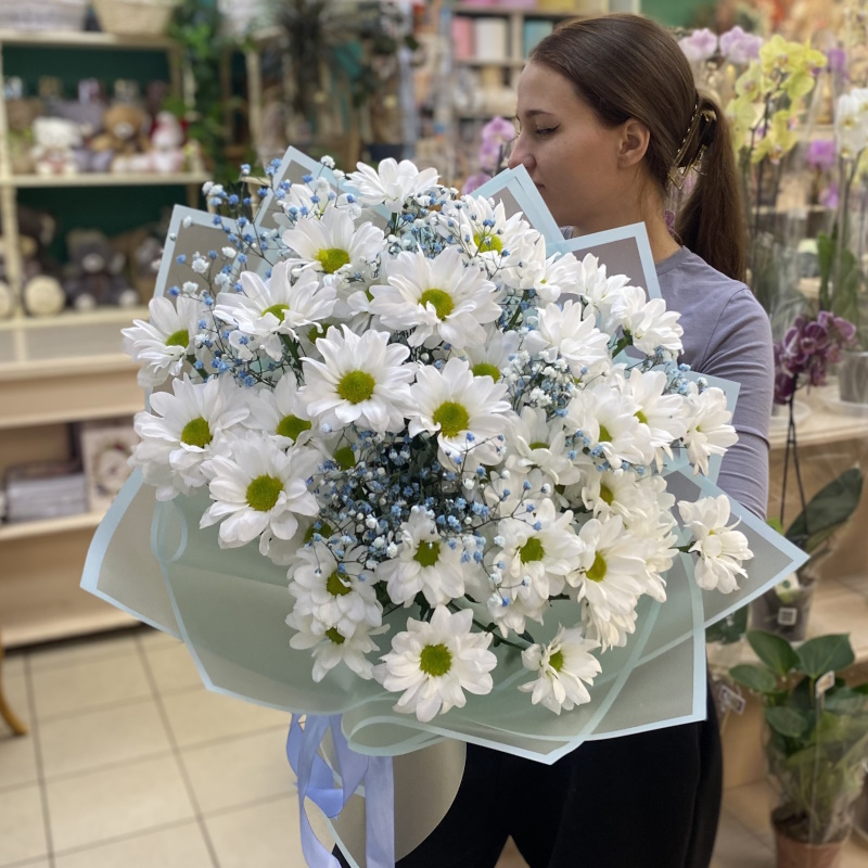 Д-48а Букет из 7 кустовых хризантем и гипсофил