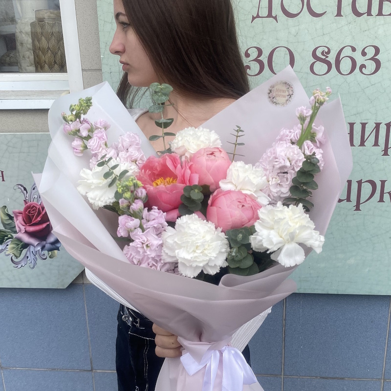 П-49 Букет из пионов, диантусов и матиол