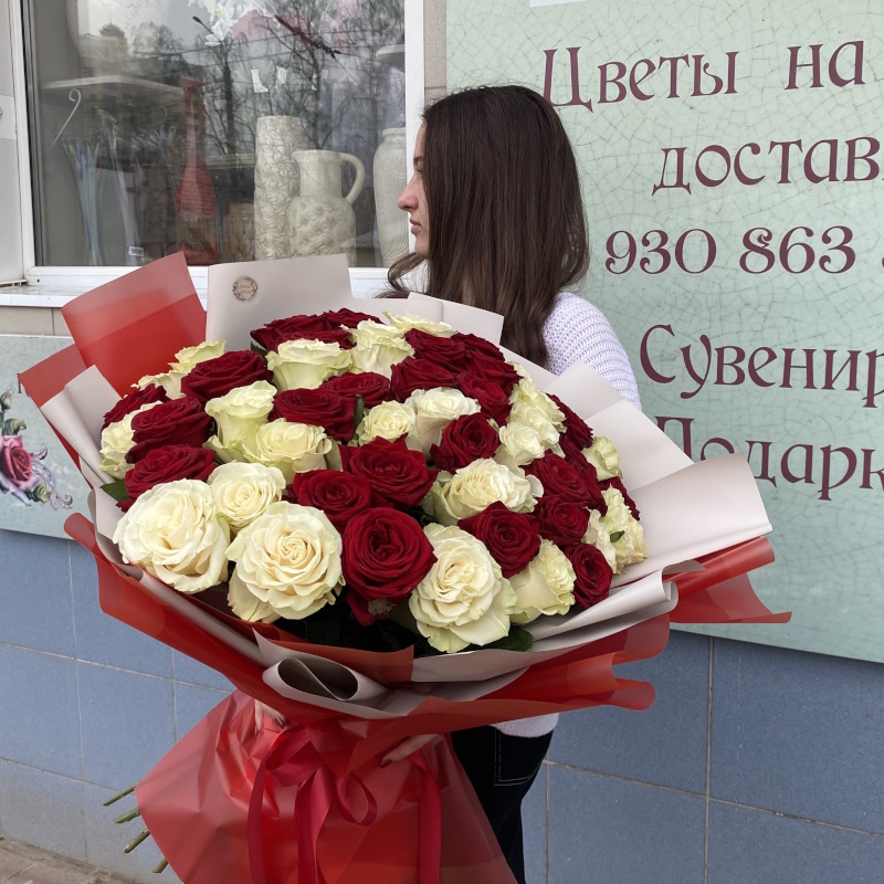 Р-120в Букет из 51 розы 50см.