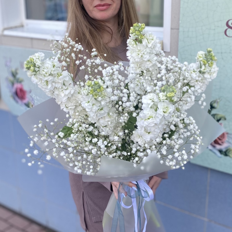 Э-34 Букет из 5 матиол и гипсофил